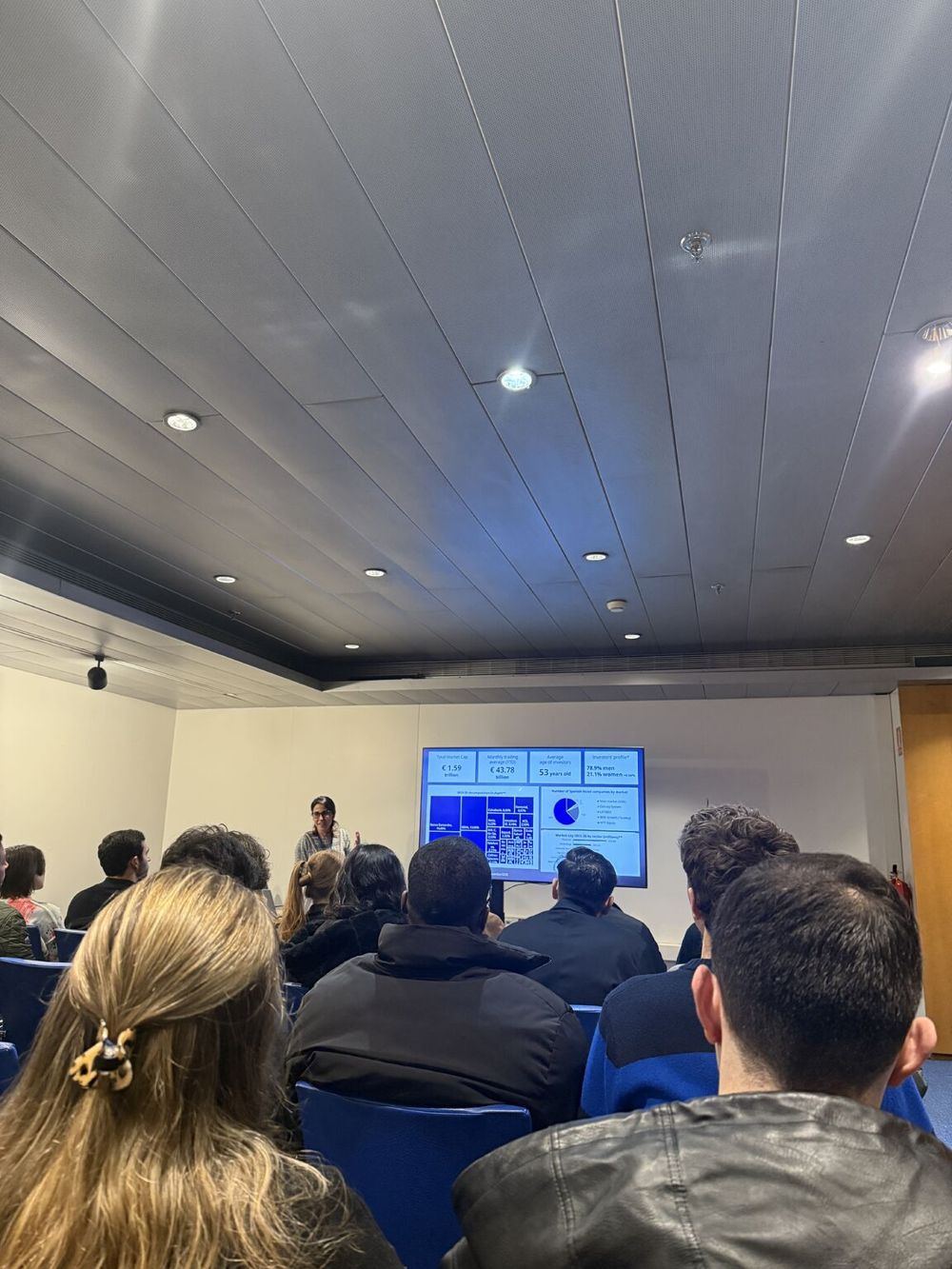 Mariana Longobardo Simone presenting the Spanish market to the room